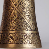 لیوان برنجی آنتیک با حکاکی دستی عمیق؛ هنر اصیل ۸۰ ساله (کلکسیونی و دکوراتیو)