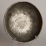 پیاله مس «پَرشالی» اصیل؛ جامی مینیاتوری با قدمت اوایل قاجار و روایت حمل در شال کمر (کمیاب)