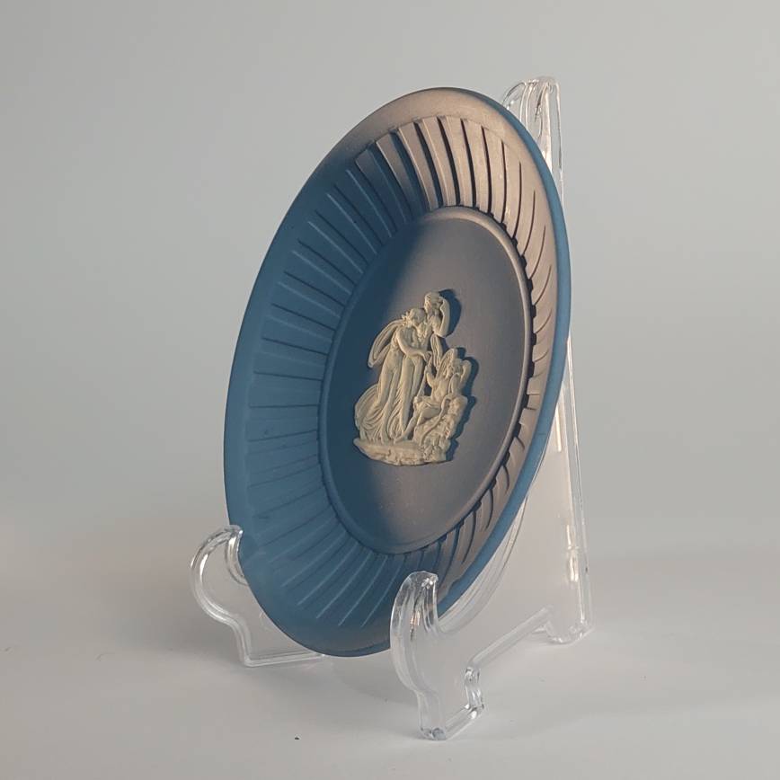 بشقاب انگلیسی آنتیک قدمتدار ، از برند Wedgwood،(نقش فرشته بالدار)